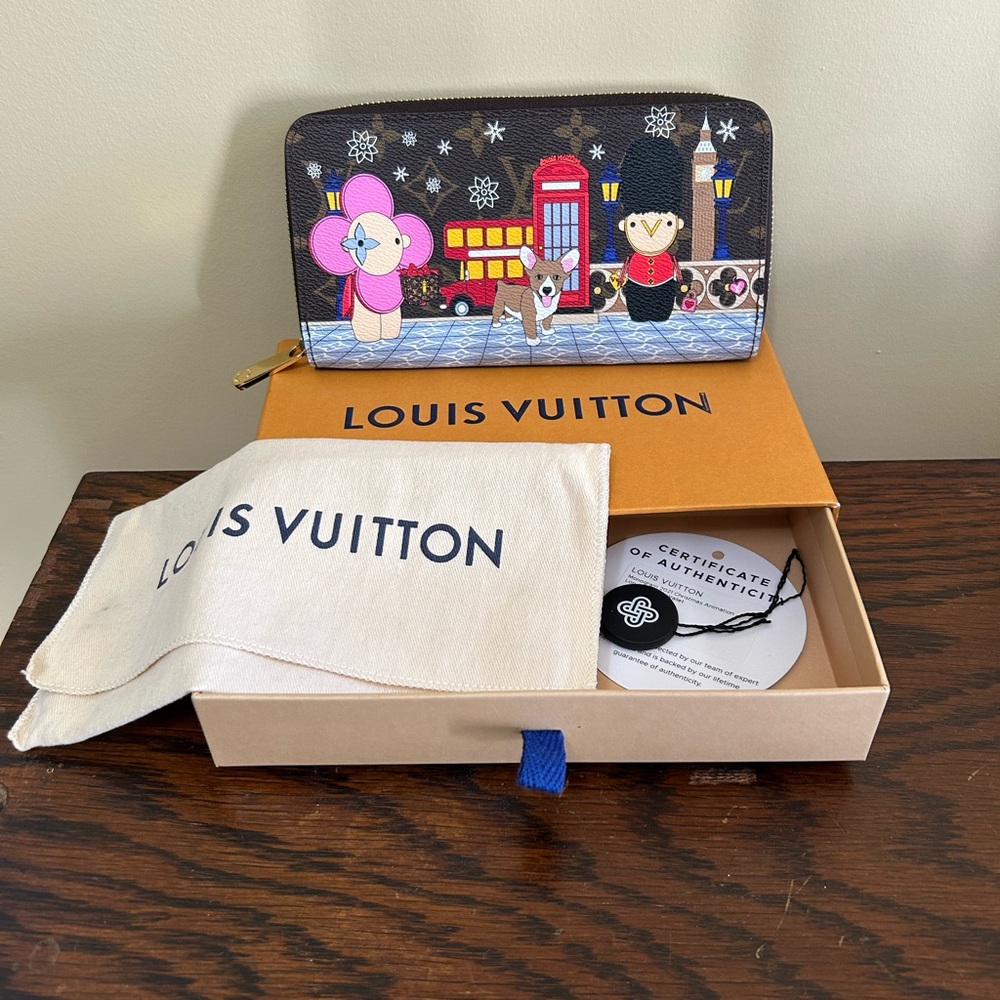 Louis Vuitton 2021 Christmas Animation London Zippy wallet. - Picture 8 of 15